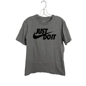 The Nike Tee Just Do It Graphic Men's M Gray Crewneck T-shirt